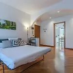 Guesthost - Prospettiva Corso Giovecca * Ferrare