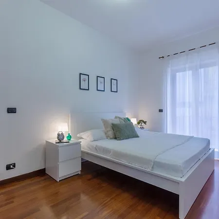 Guesthost - Prospettiva Corso Giovecca Appartement