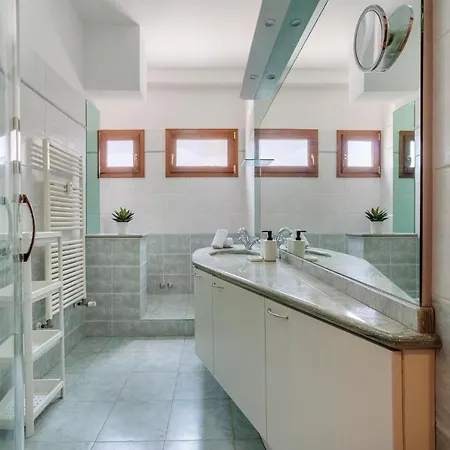Guesthost - Prospettiva Corso Giovecca Apartament *