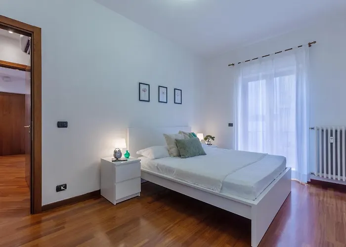 Guesthost - Prospettiva Corso Giovecca Apartman